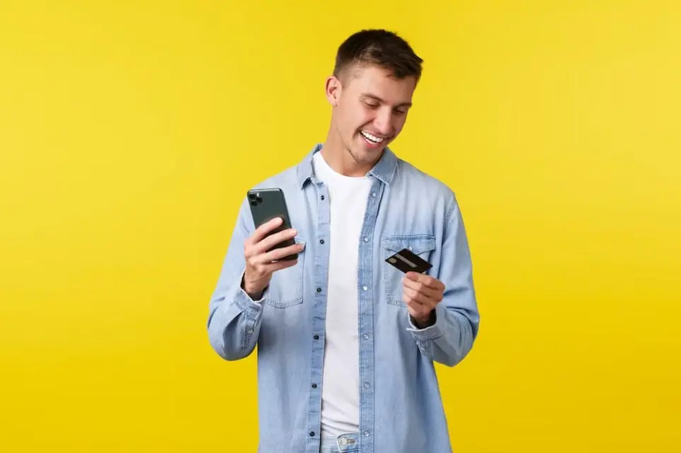 Кредитные карты: деньги в долг на максимально выгодных условиях